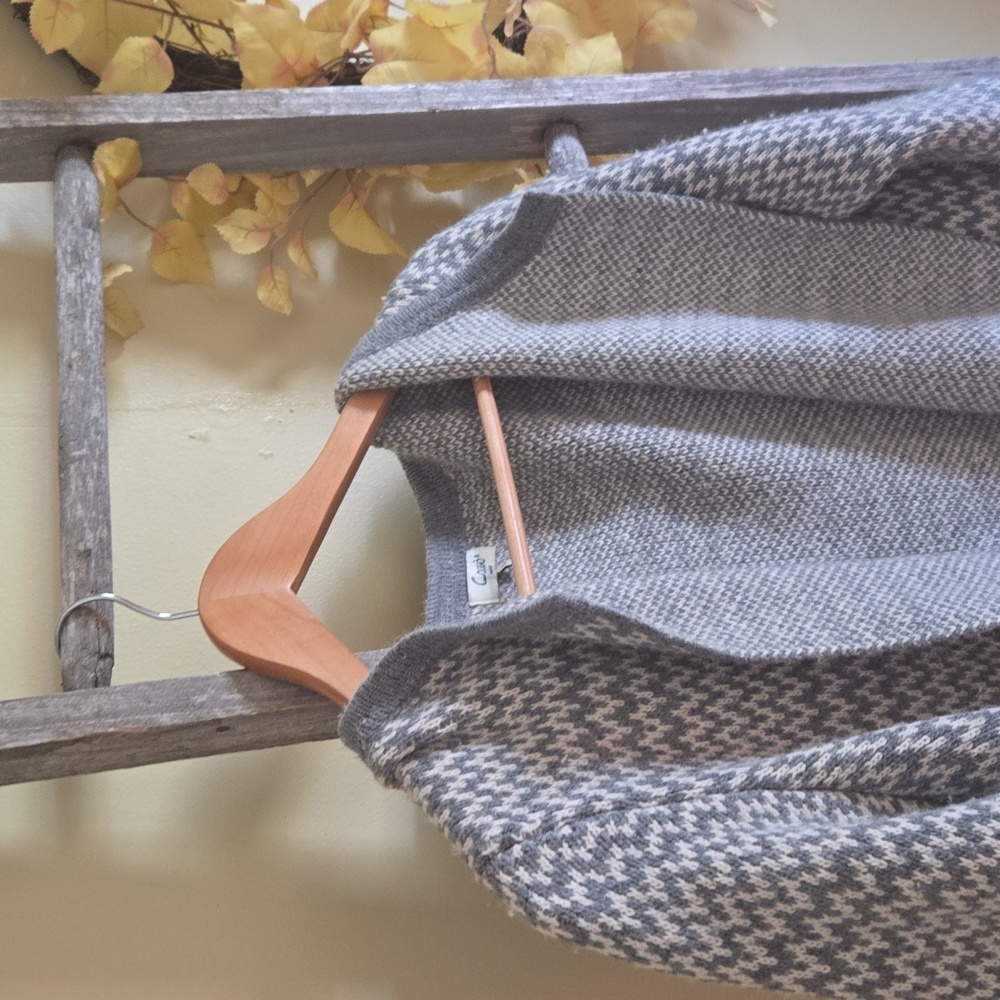 Chic Gray Houndstooth Cardigan Wool Blend